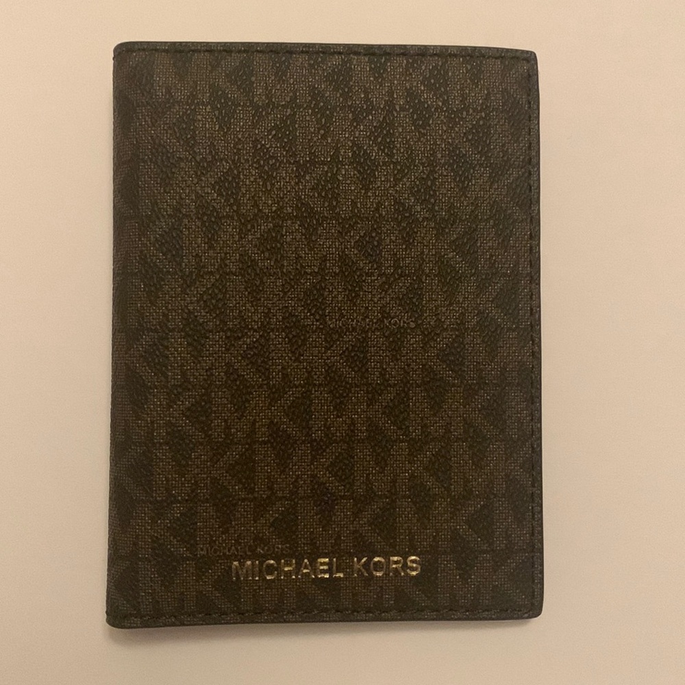 Michael Kors Passport Wallet NWOT